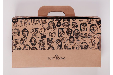 Caixa regal de cartró tipus maletí amb nansa.