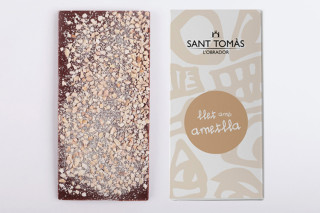 Chocolate con leche con almendra tostada