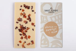 Chocolate blanco con naranja confitada y nibs de cacao