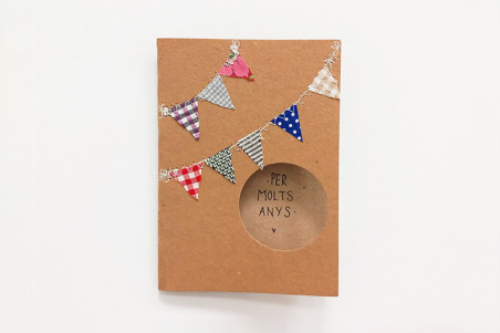 Postal regal artesanal amb banderoles de roba