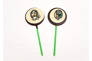 Piruleta de xocolata negra amb dibuix transfer