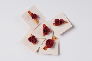 Pin rosa roja